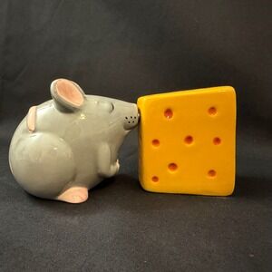 Pacific Giftware Magnetic Mouse and Cheese Ceramic Salt and Pepper Shaker Set